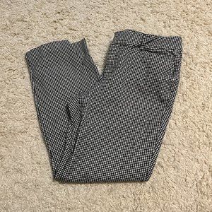 Old Navy black and white pixie pants size 8